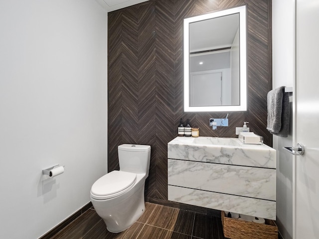 1 W End Ave Unit 26D, New York Manhattan, NY 10023 - half bath featuring toilet, vanity, wallpapered walls, and baseboards