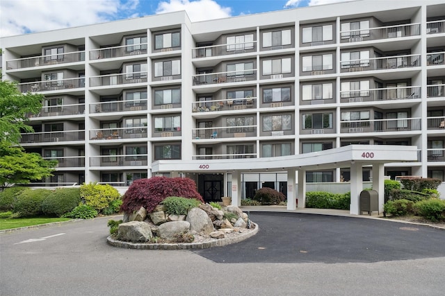 400 High Point Dr Unit 313, Hartsdale, NY 10530 - view of apartment building / complex