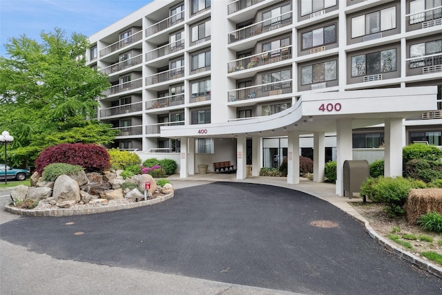400 High Point Dr Unit 313, Hartsdale, NY 10530 - view of apartment building / complex with oil tank