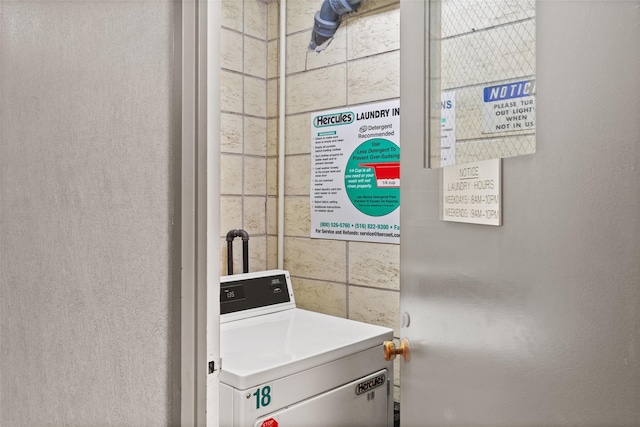 laundry room with washer / clothes dryer