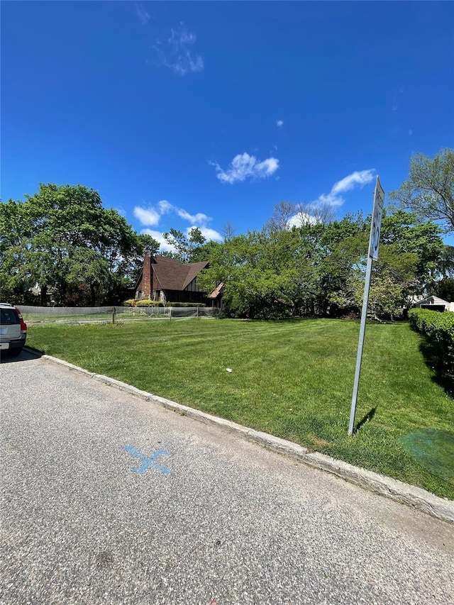 Sunset Rd, Bay Shore, NY 11706