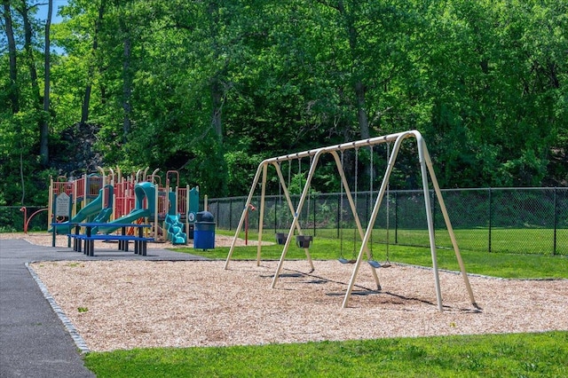 190 1st St, Buchanan, NY 10511 - view of communal playground
