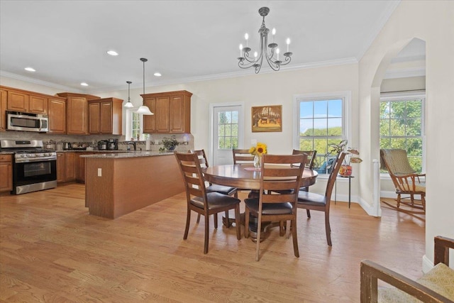 8 Tanyas Ct, Monroe, NY 10950 - dining area featuring light wood-style flooring, crown molding, a chandelier, arched walkways, and recessed lighting