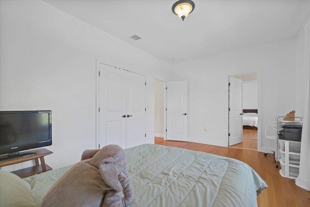 8 Tanyas Ct, Monroe, NY 10950 - bedroom featuring wood finished floors and baseboards