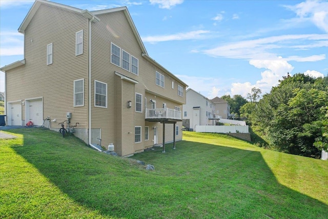 8 Tanyas Ct, Monroe, NY 10950 - back of house featuring a yard and an attached garage