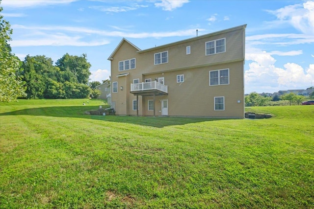8 Tanyas Ct, Monroe, NY 10950 - rear view of property featuring a lawn