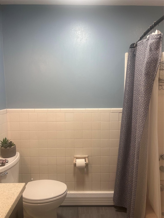 184 Cedar Valley Rd, Poughkeepsie, NY 12603 - full bathroom with toilet, curtained shower, and vanity