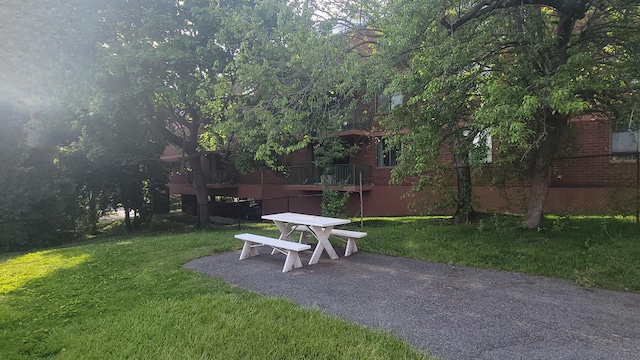 109 N Broadway Unit M12, White Plains, NY 10603 - view of green lawn