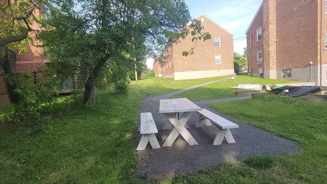 109 N Broadway Unit M12, White Plains, NY 10603 - view of home's community with a lawn