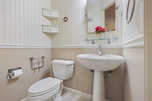 701 Pheasant Woods Rd, Briarcliff Manor, NY 10510 - bathroom featuring toilet, tile patterned floors, and baseboards