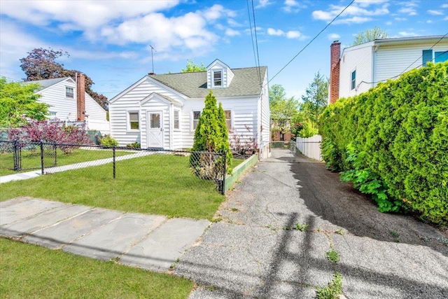 105 Colgate Ave, Yonkers, NY 10703 - view of front of home featuring a shingled roof