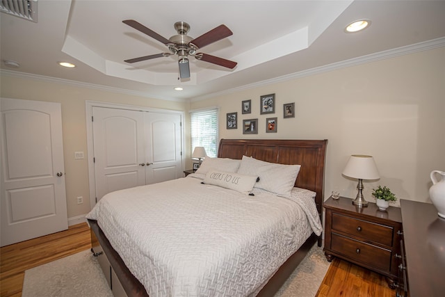 184 Dorothy Rd, West Islip, NY 11795 - bedroom featuring a tray ceiling, light wood-type flooring, recessed lighting, a closet, and a skylight
