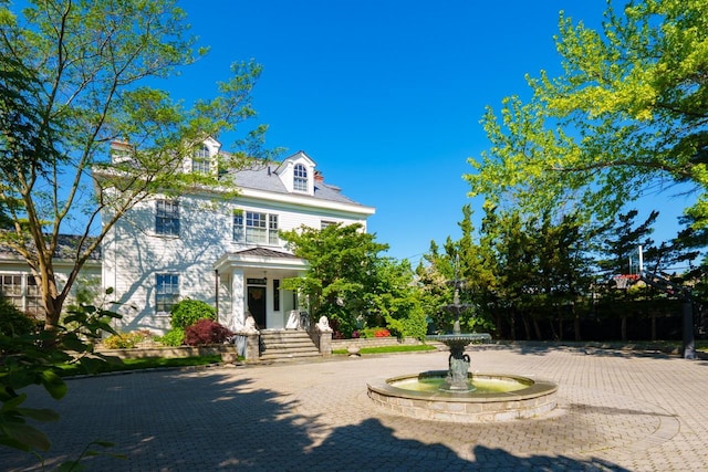 view of front of property