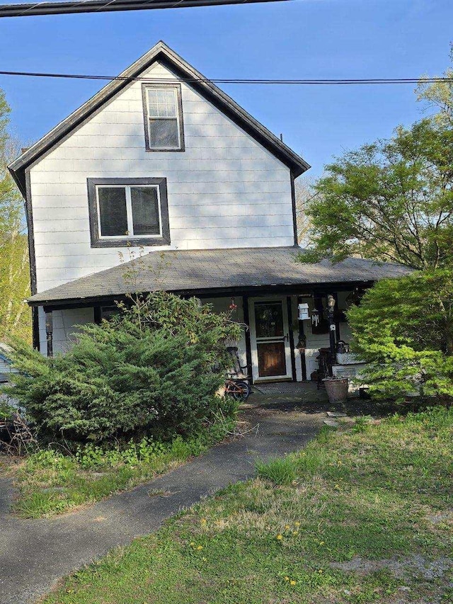 view of front facade with covered porch