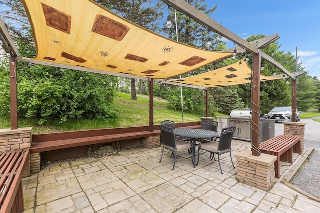 view of patio / terrace featuring outdoor dining area, grilling area, and exterior kitchen