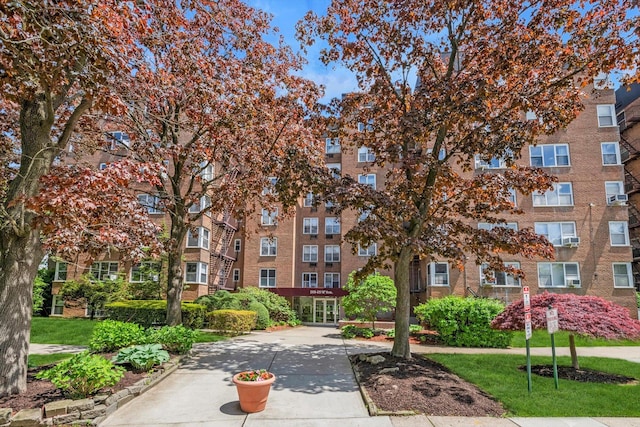 209-25 18th Ave Unit 3J, Bayside, NY 11360 - view of home's community