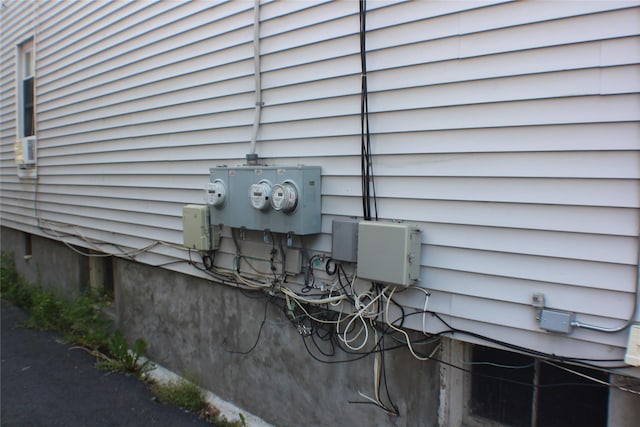 164 Winnikee Ave, Poughkeepsie, NY 12601 - exterior view of electric meter
