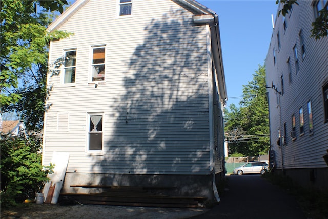 164 Winnikee Ave, Poughkeepsie, NY 12601 - view of side of property
