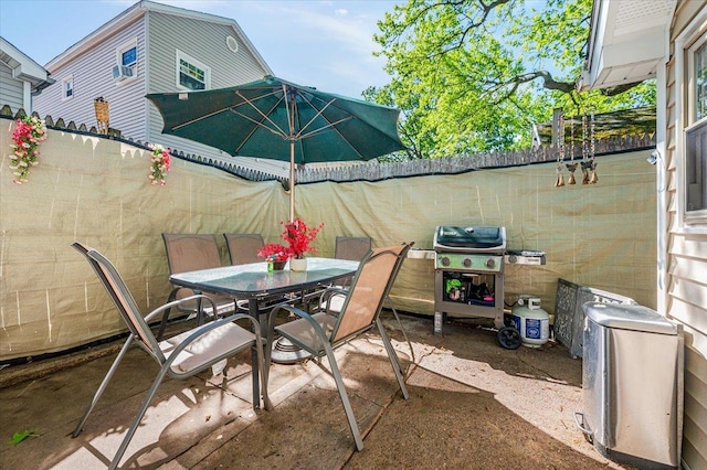 133B Edgewater Park Unit 133B, Bronx, NY 10465 - view of patio with outdoor dining space and a fenced backyard