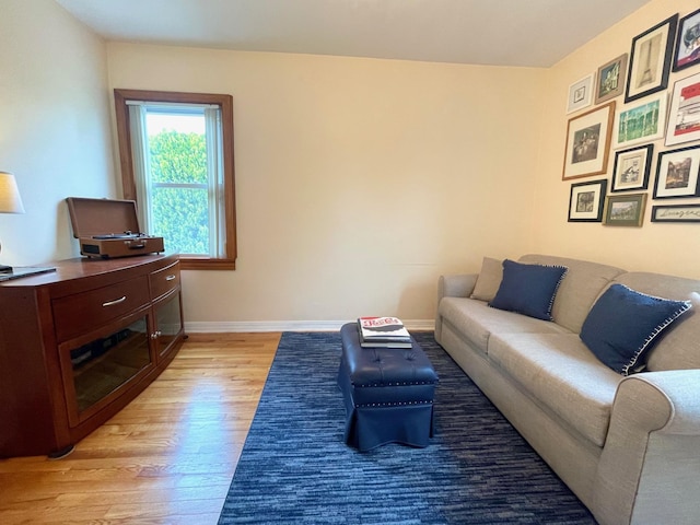 living area featuring light wood-type flooring and baseboards