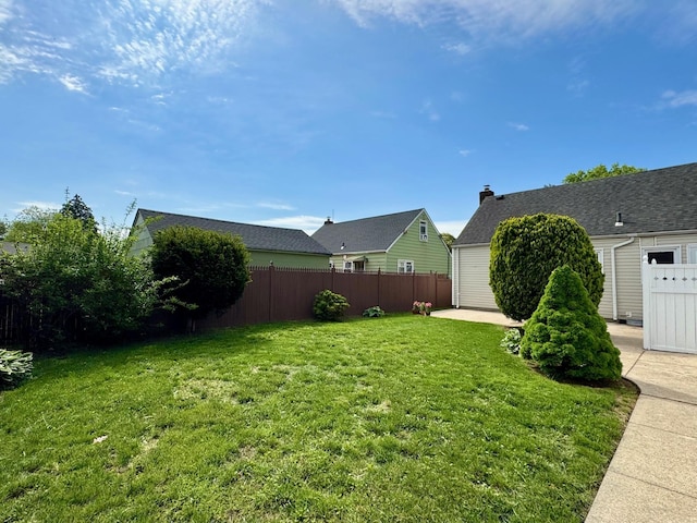 view of yard with a patio area
