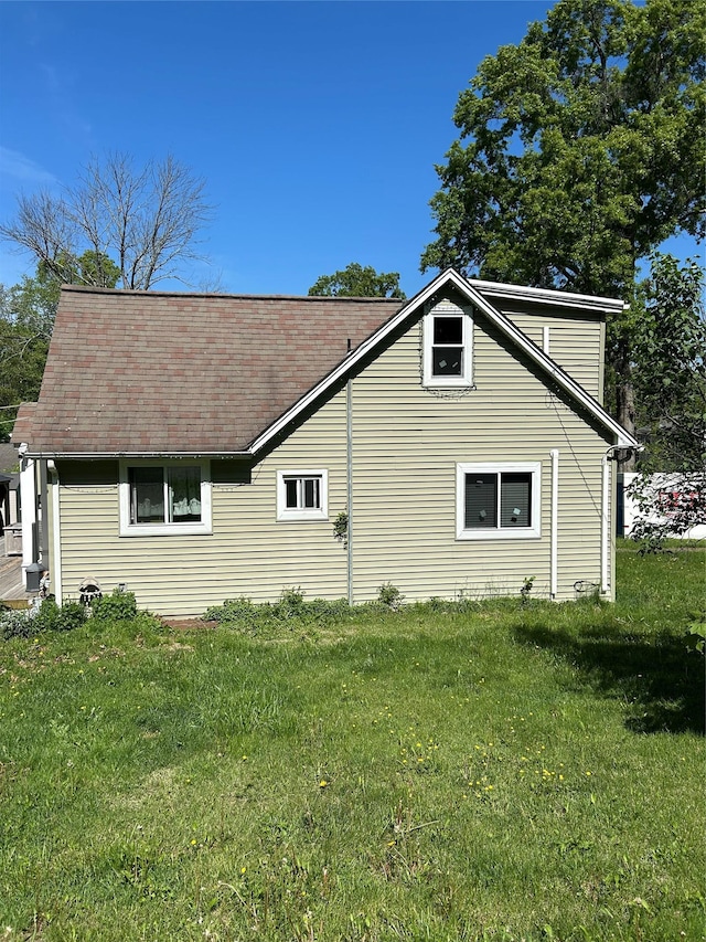 11 Glendale Rd, Greenwood Lake, NY 10925 - view of side of home featuring a yard and roof with shingles