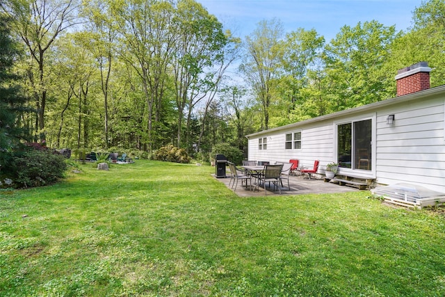 17 Kingswood Way, South Salem, NY 10590 - view of grassy yard featuring a patio area