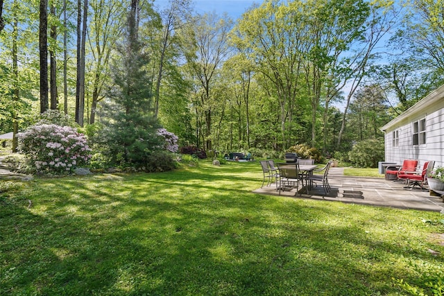 17 Kingswood Way, South Salem, NY 10590 - view of grassy yard with a patio area