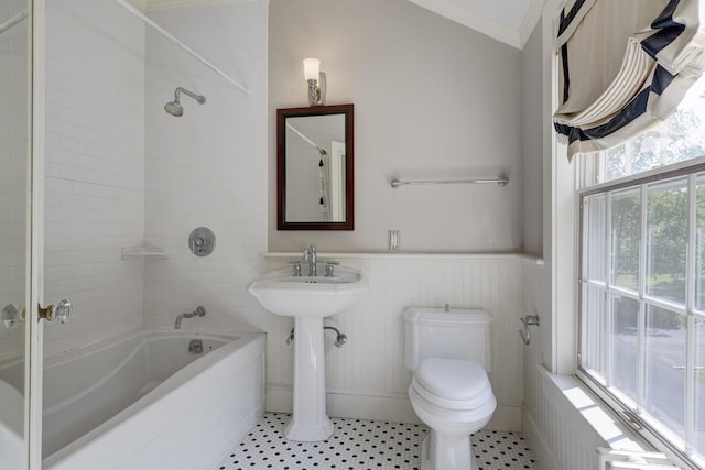 full bath with shower / bathtub combination, crown molding, toilet, and wainscoting