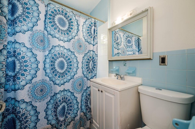 31 Thurman St, Yonkers, NY 10701 - full bath with vanity, toilet, tile walls, and curtained shower