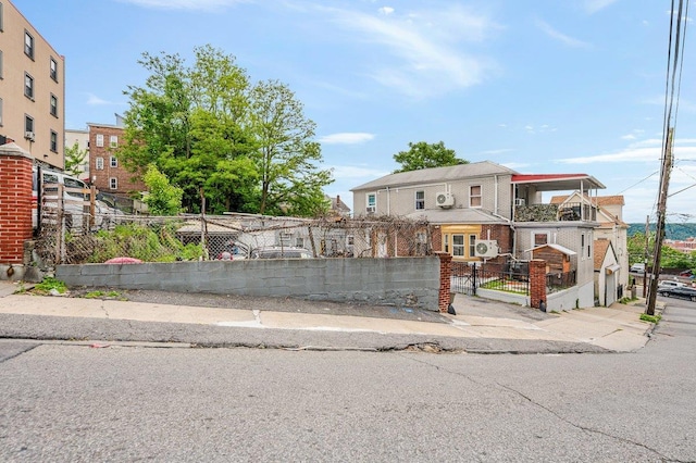 31 Thurman St, Yonkers, NY 10701 - townhome / multi-family property featuring a fenced front yard