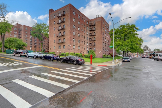 view of apartment building / complex