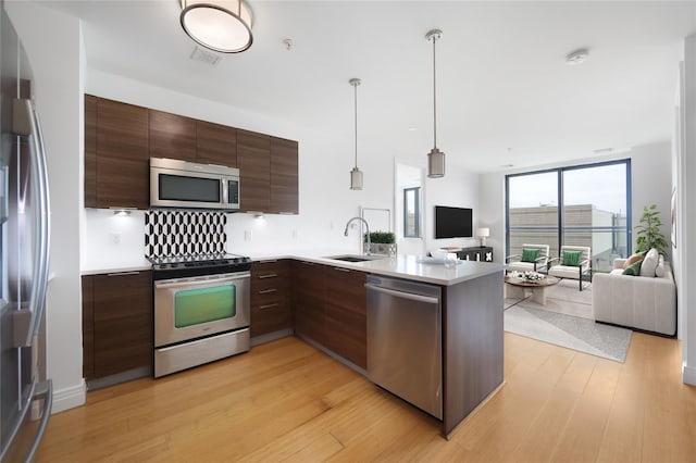 701 Rdg Hill Blvd Unit 12I, Yonkers, NY 10710 - kitchen with stainless steel appliances, a sink, open floor plan, a peninsula, and expansive windows