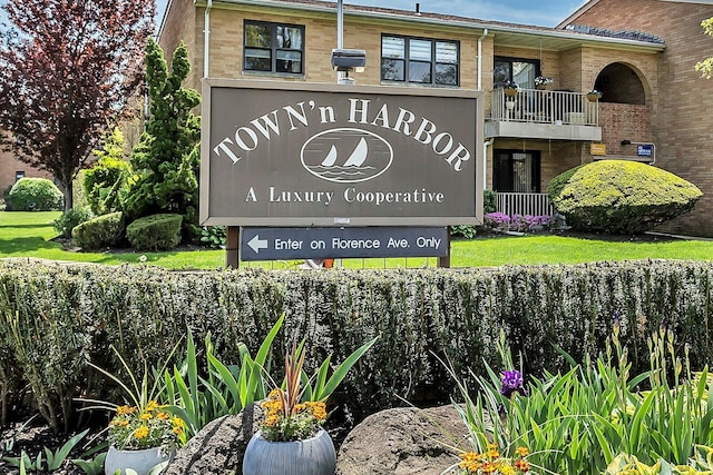 14 Florence Unit 25D, Freeport, NY 11520 - view of community / neighborhood sign