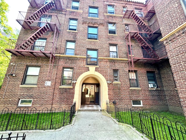 62-64 Saunders St Unit 3H, Rego Park, NY 11374 - view of building exterior with a fenced front yard