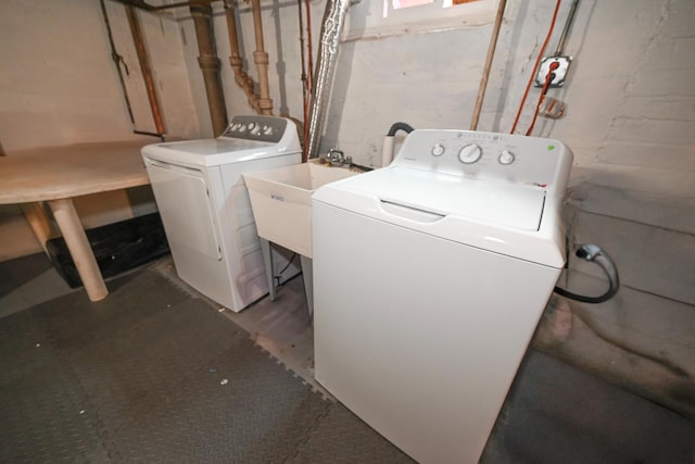 laundry area featuring washer and dryer and concrete block wall