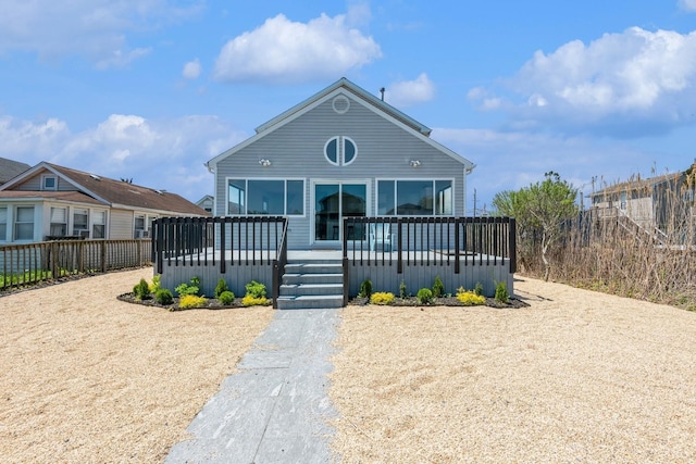 view of front facade featuring fence