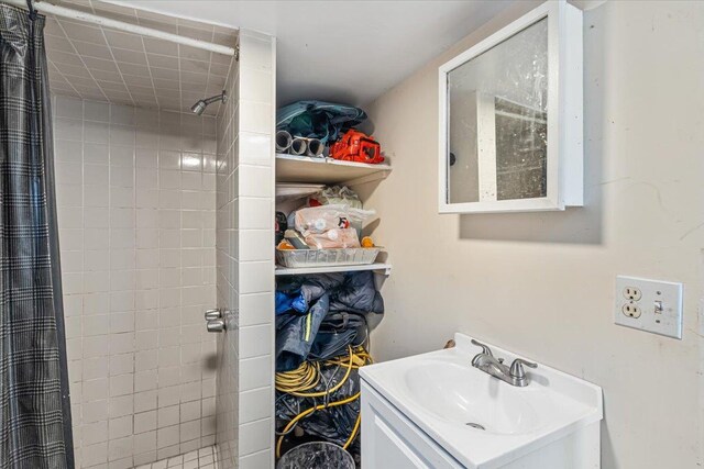 477 Berriman St, Brooklyn, NY 11208 - full bath with tiled shower and vanity