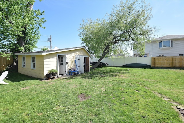 view of yard with an outdoor structure