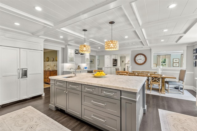 kitchen featuring gray cabinetry, a sink, recessed lighting, coffered ceiling, and dark wood-style flooring