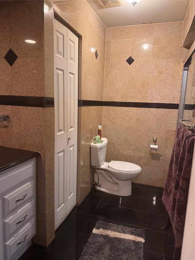 8 Windmill Ln, New City, NY 10956 - bathroom featuring toilet, tile patterned flooring, and tile walls