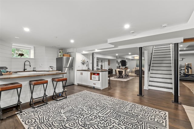 2 Cerf Ln, Mount Kisco, NY 10549 - kitchen featuring freestanding refrigerator, butcher block countertops, a peninsula, a breakfast bar area, and dark wood-type flooring