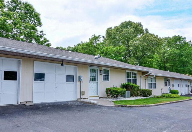 332C Woodbridge Drive Woodbridge Dr, Ridge, NY 11961 - photo 2