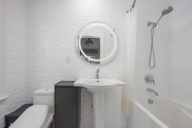 7203 Ingram St, Forest Hills, NY 11375 - full bath with toilet and shower / bath combination