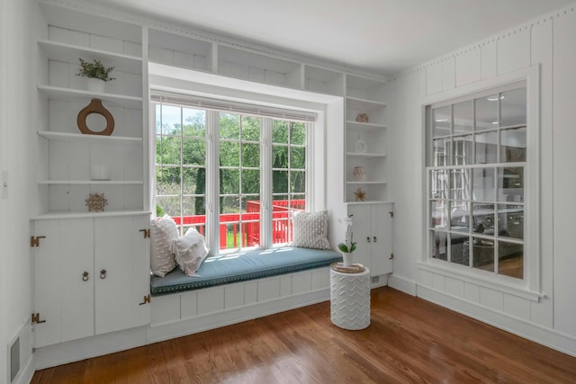 40 Brookby Rd, Scarsdale, NY 10583 - living area featuring wood finished floors, plenty of natural light, and built in shelves