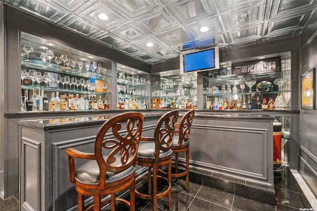 14 Danton Ln N, Lattingtown, NY 11560 - indoor dry bar with an ornate ceiling and recessed lighting