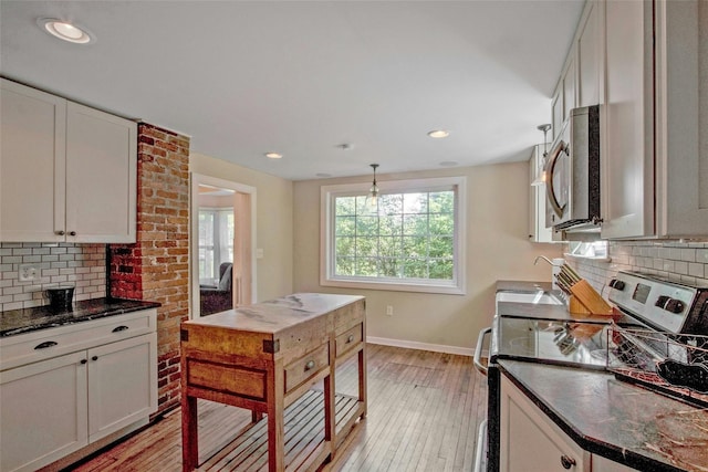 59 E Main St, Washingtonville, NY 10992 - kitchen featuring stainless steel appliances, tasteful backsplash, light wood-type flooring, baseboards, and recessed lighting