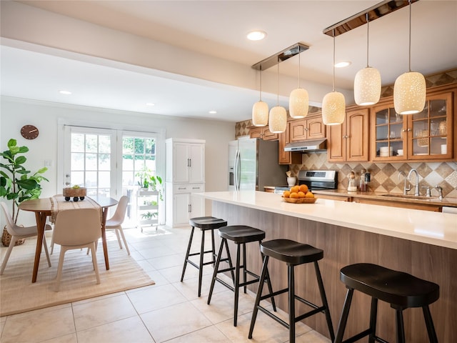 94 Shadyside Ave, Port Washington, NY 11050 - kitchen featuring appliances with stainless steel finishes, under cabinet range hood, a sink, backsplash, and recessed lighting