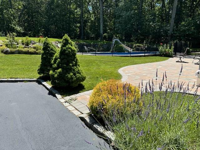 10 Northwood Ct, Dix Hills, NY 11746 - view of community featuring a pool and a patio area