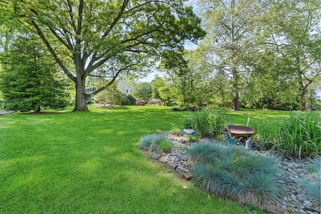70 Willow Ln, New Windsor, NY 12553 - view of green lawn